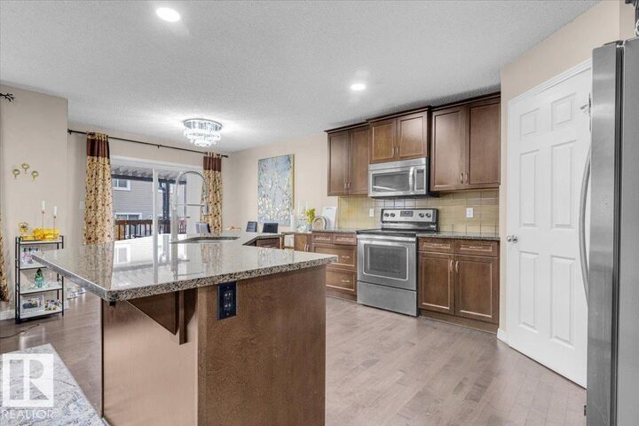 Property Photo:  5516 5 Avenue SW  AB T6X 1R9 