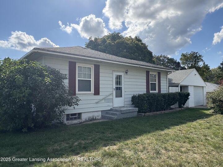 Property Photo: 2707 Eastern Avenue MI 49507