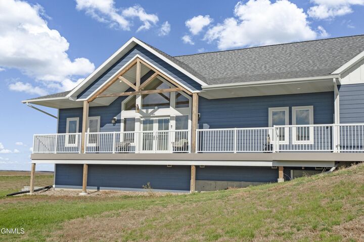 Property Photo:  2471 Spaniel Road  ND 58554 