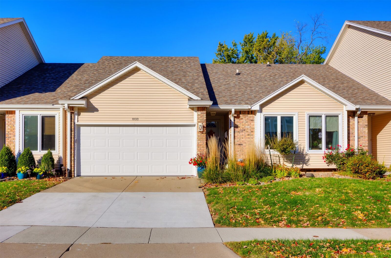 Property Photo:  1032 Bradford Place  IA 50266 