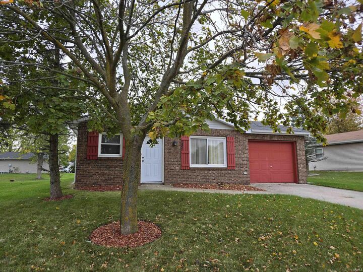 Property Photo: 585 Meadow Lane IN 46793