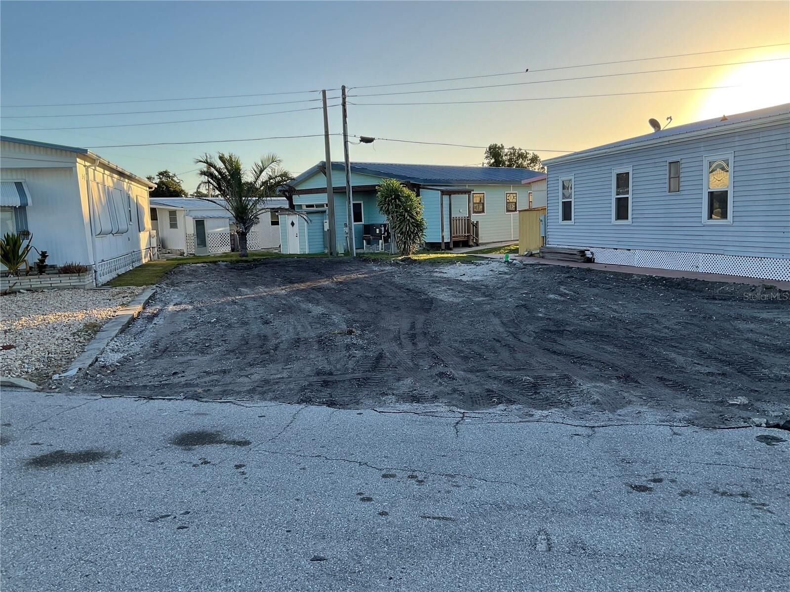 Property Photo: 6605 Oregon Street FL 34207