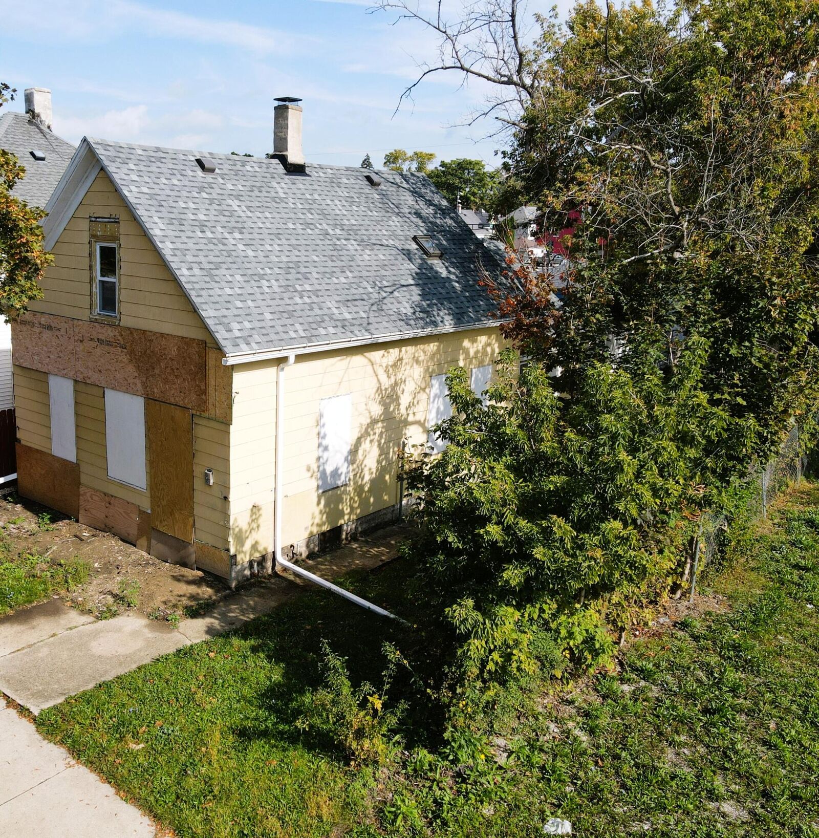 Property Photo:  1907 Clark St  WI 53403