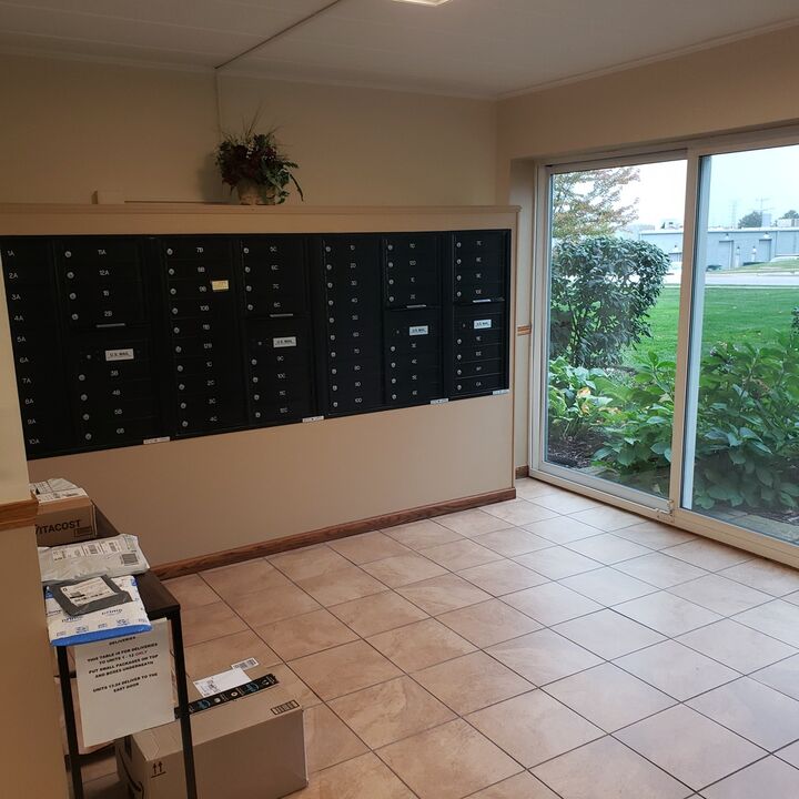 Property Photo: 5300 Walnut Avenue 12B IL 60515