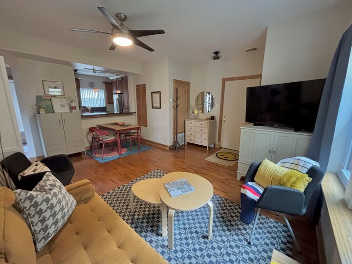 Property Photo: 4411 N Sacramento Avenue 1 IL 60625