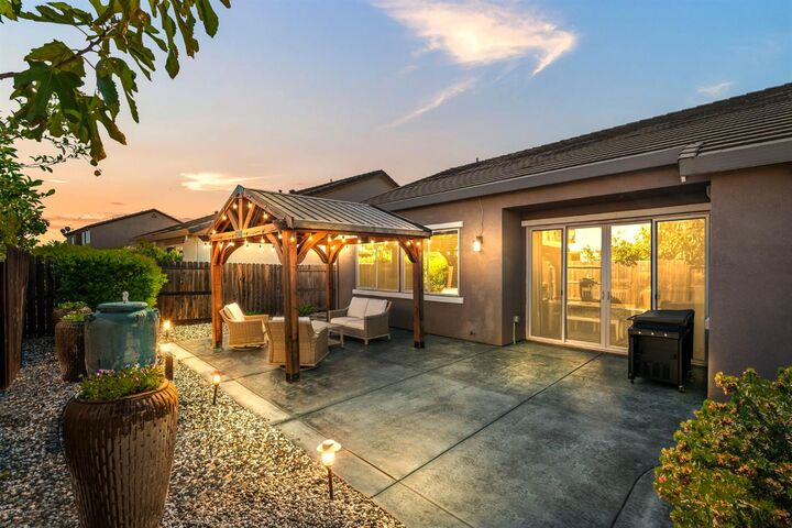 Property Photo:  6040 Garland Way  CA 95747 