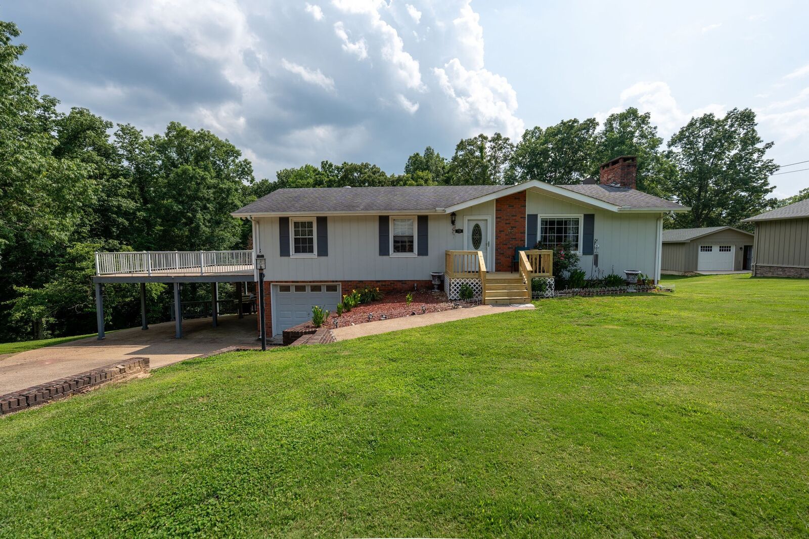 Property Photo: 711 Hurricane Hill Dr TN 38485