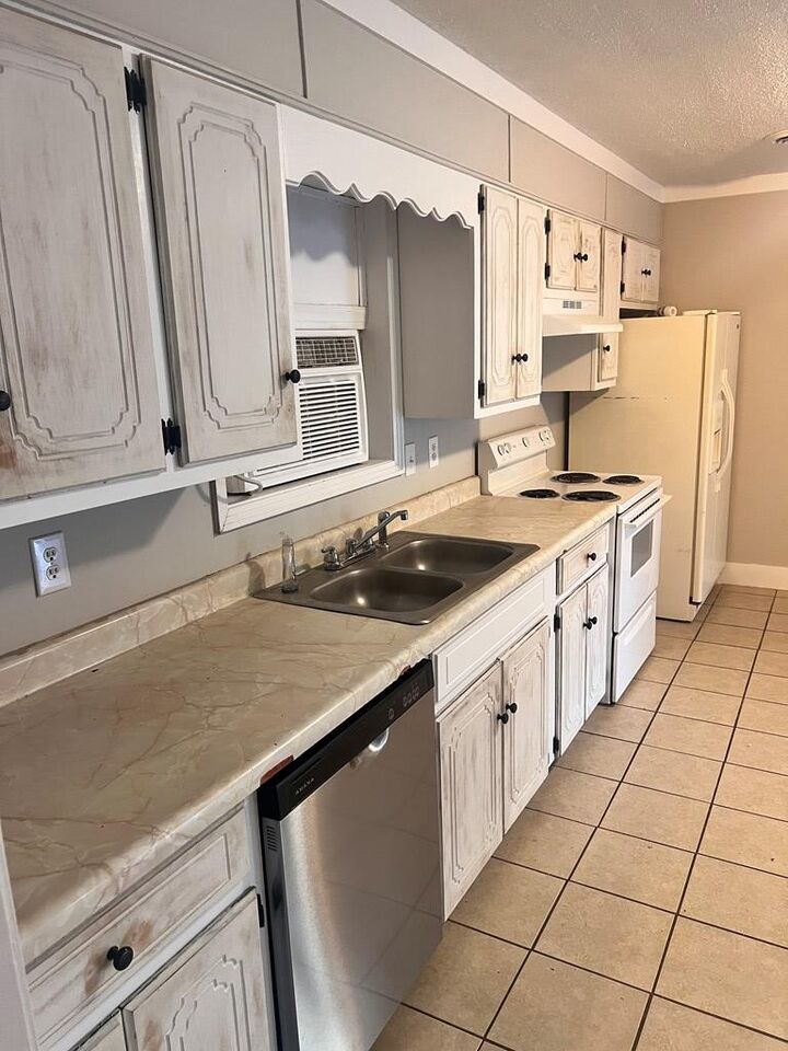 Property Photo: 105 Moore MS 38916