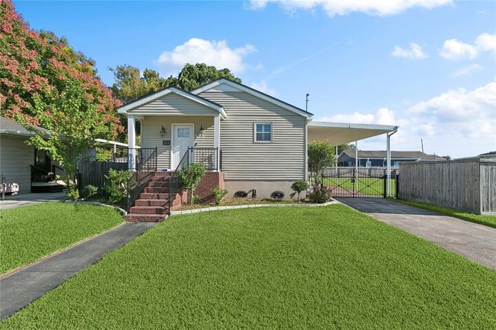 Property Photo:  313 Riess Place  LA 70043