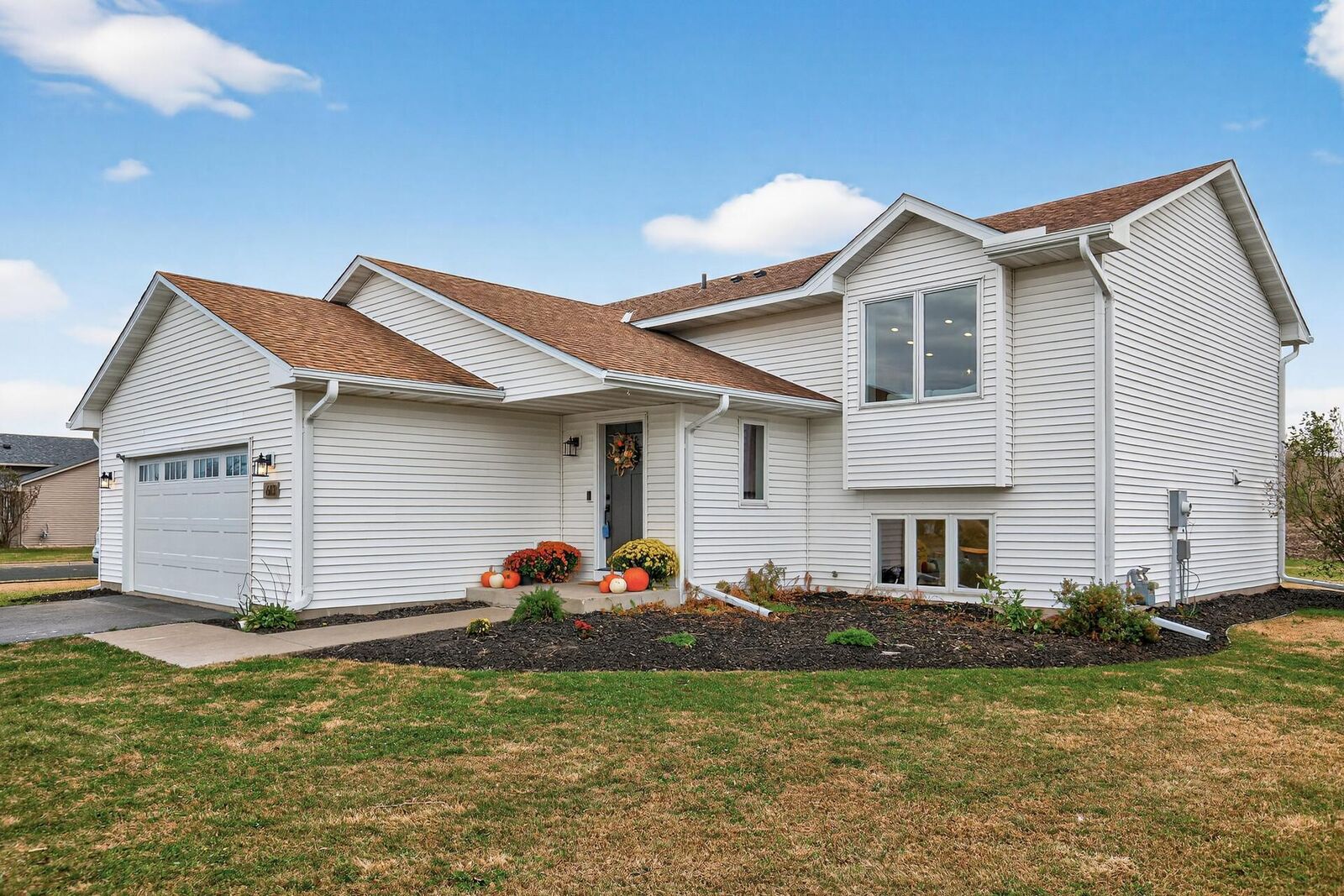 Property Photo:  613 Frontier Circle  MN 56011 