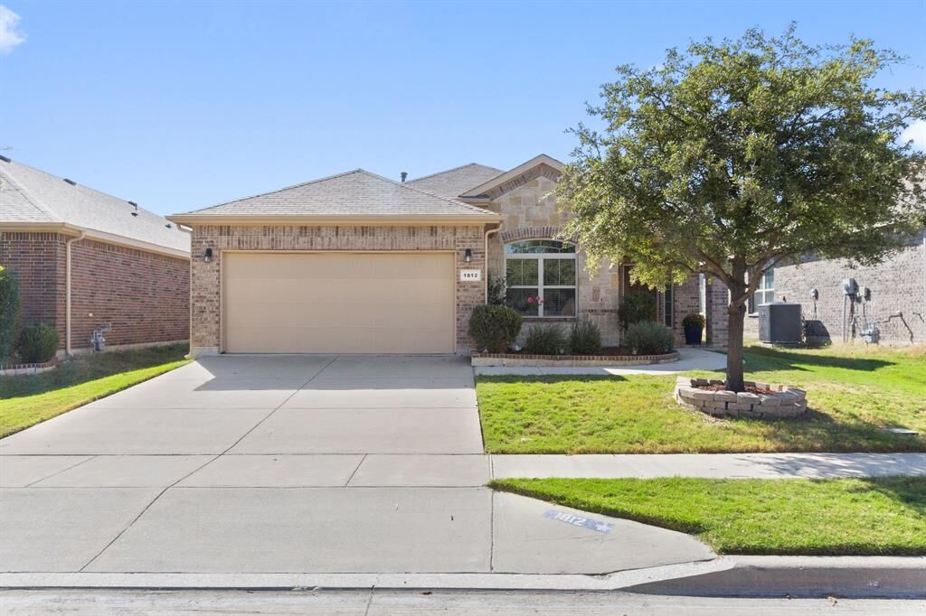 Property Photo: 1812 Placitas Trail TX 76131