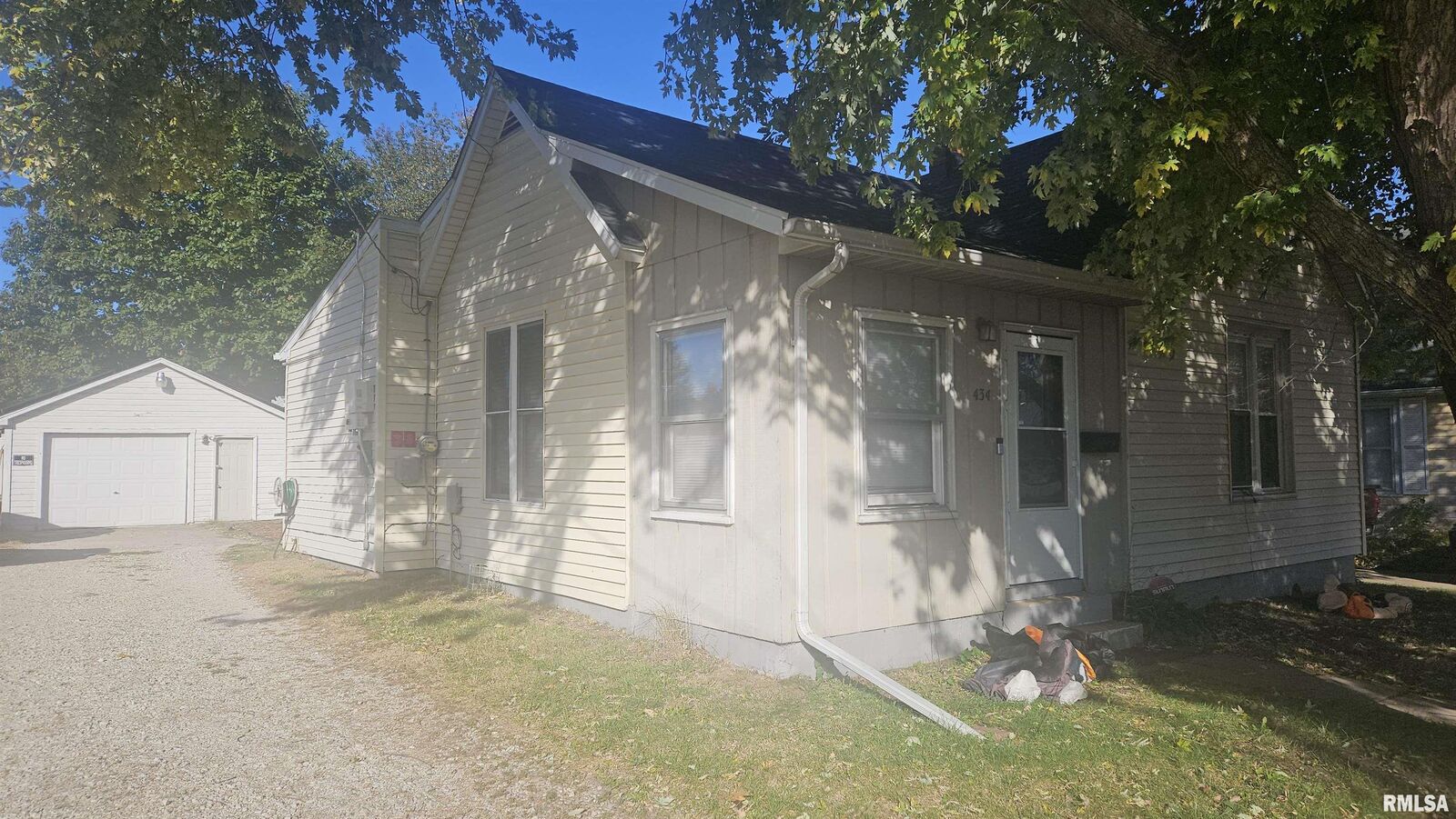 Property Photo:  434 Dean Court  IL 61520 