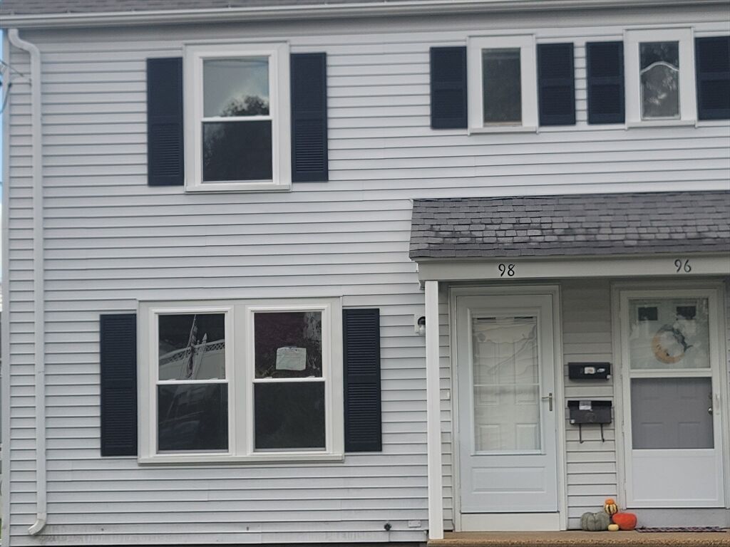Property Photo: 98 Uncatena Ave. L MA 01606