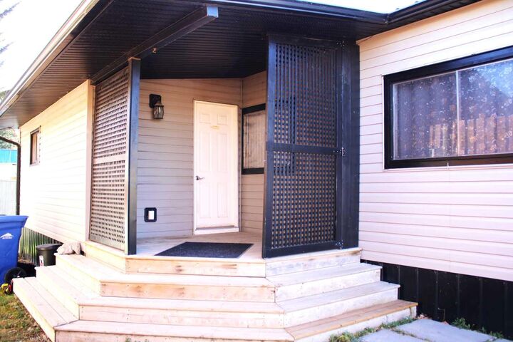 Property Photo:  111 6 Street  SE 23  AB T0M 1X0