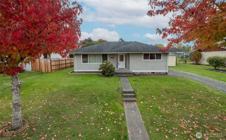 Property Photo:  426  Tenth Street  WA 98230