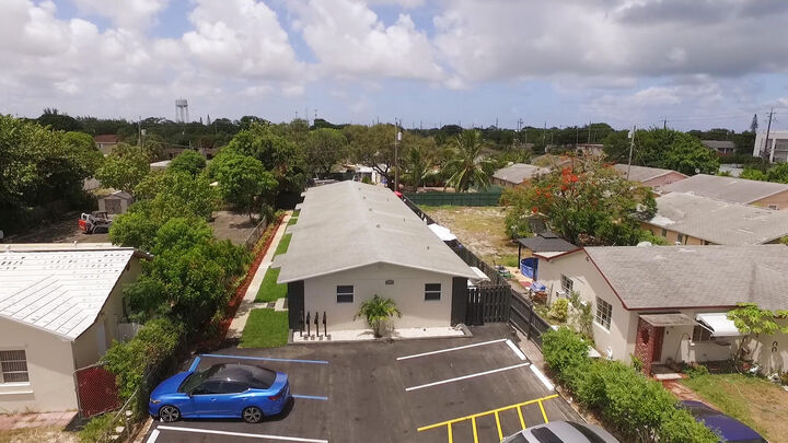 Property Photo: 1216 N 16th Avenue N 10 FL 33460