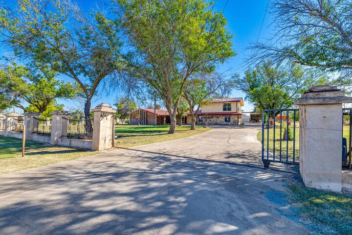 Property Photo:  208 E St  TX 76936 