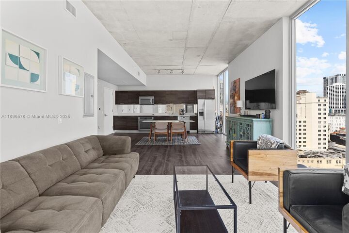 151 SE 1st St 1402  Miami FL 33131 photo