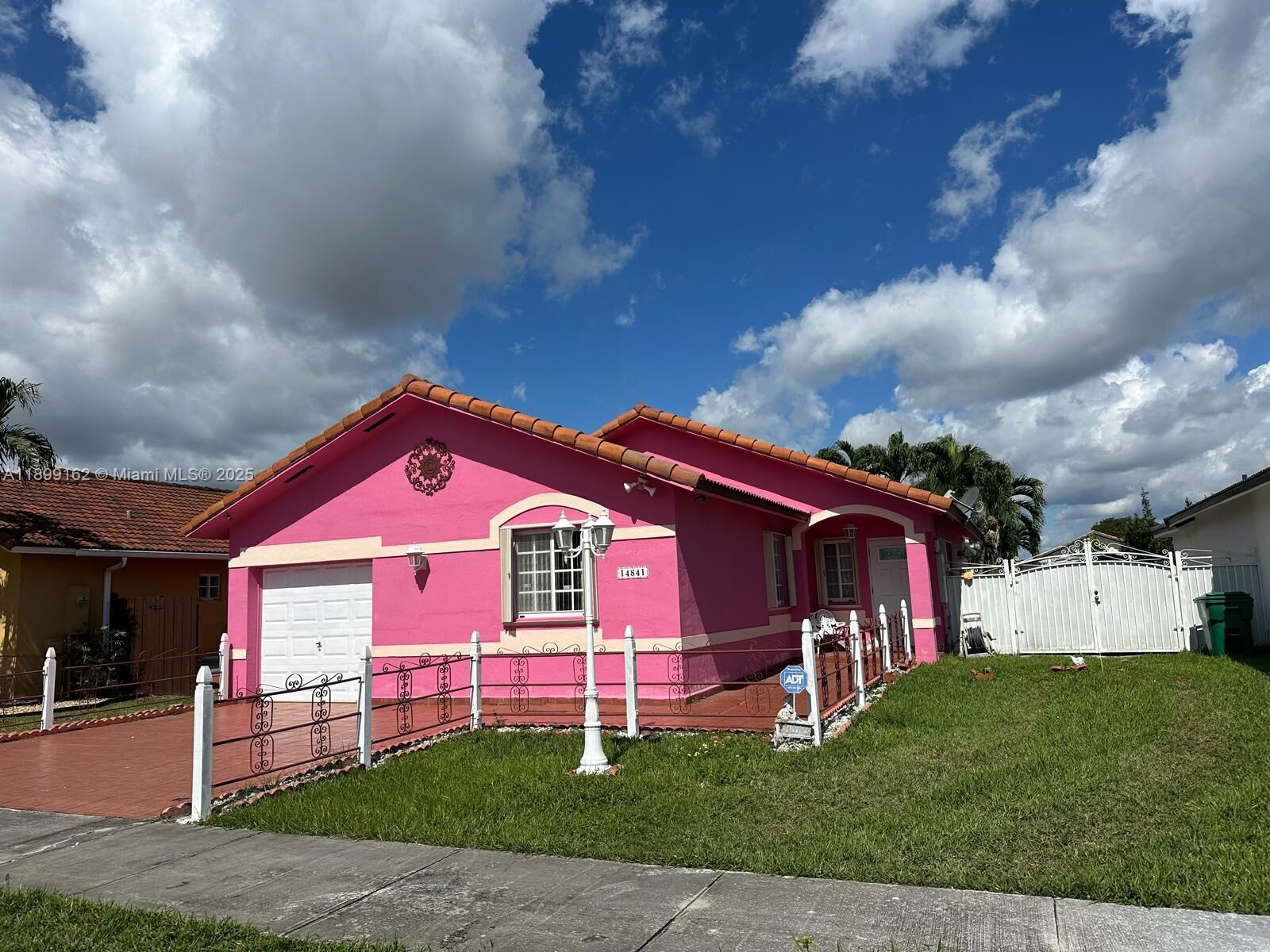Property Photo: 14841 SW 141st Ter FL 33196