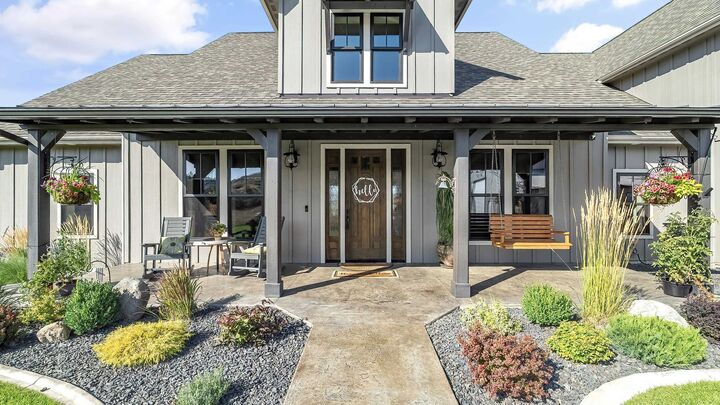 Property Photo: 18524 N Valley Rd WA 99026