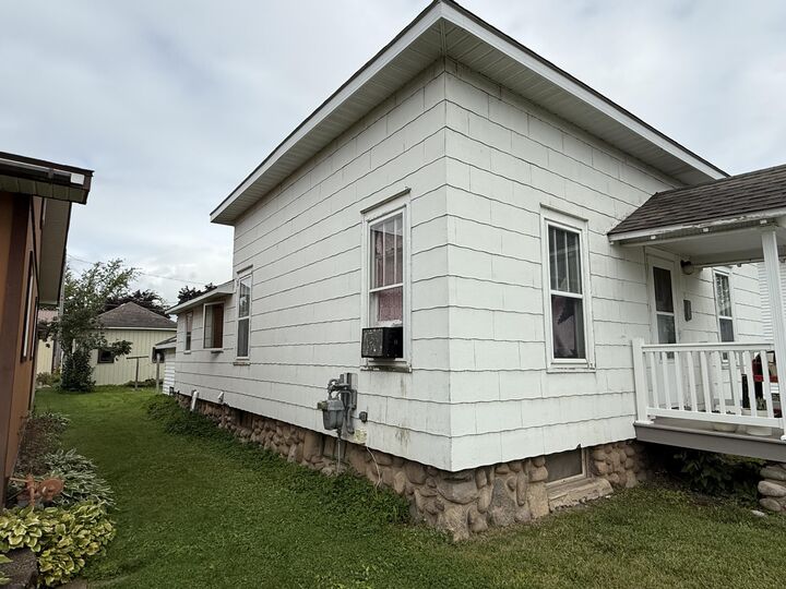 Property Photo:  124 S B Street  MI 49721 