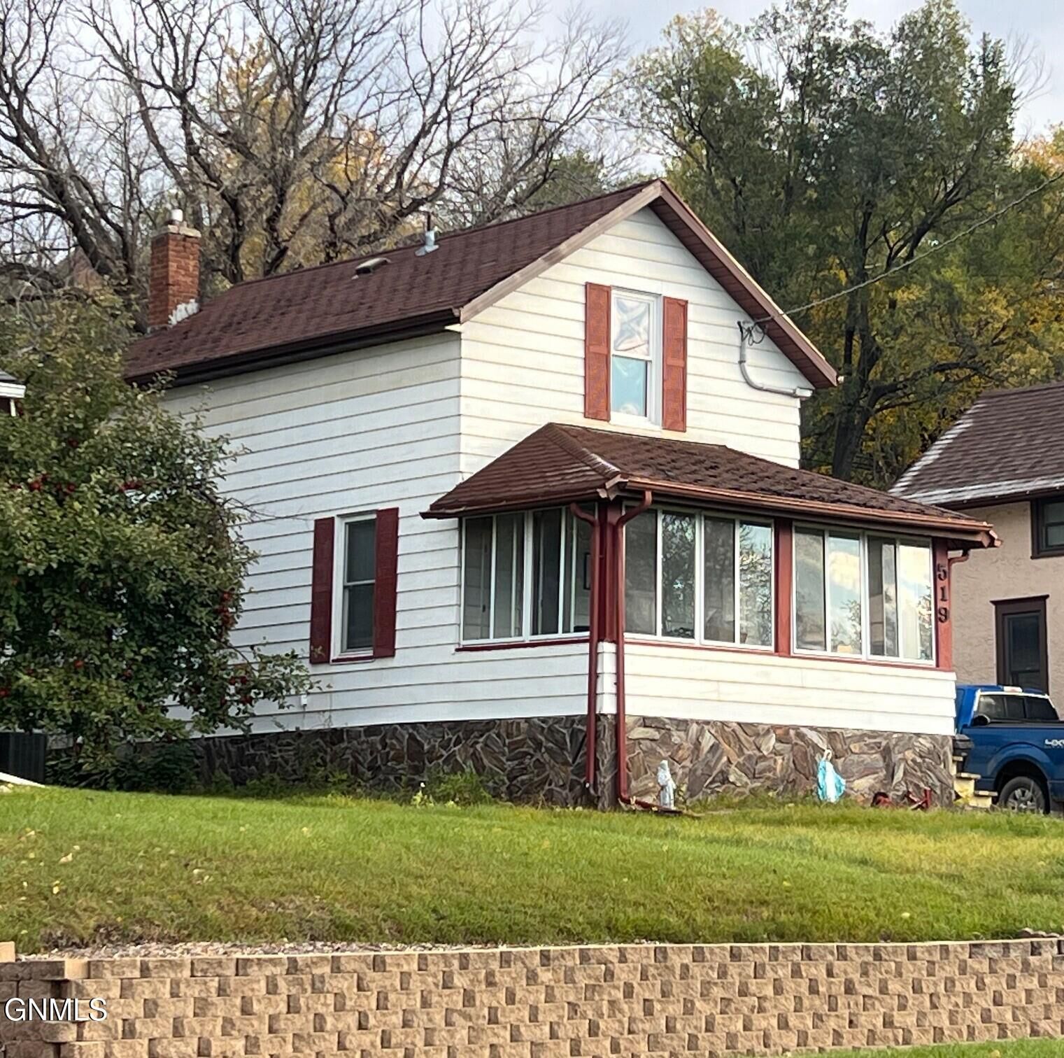 Property Photo:  519 5th Street NE  ND 58401
