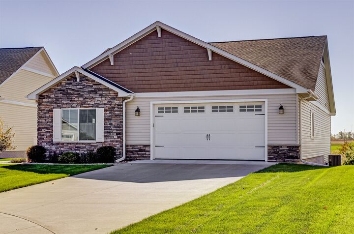 Property Photo:  481 Bella Vista Court  IA 50124