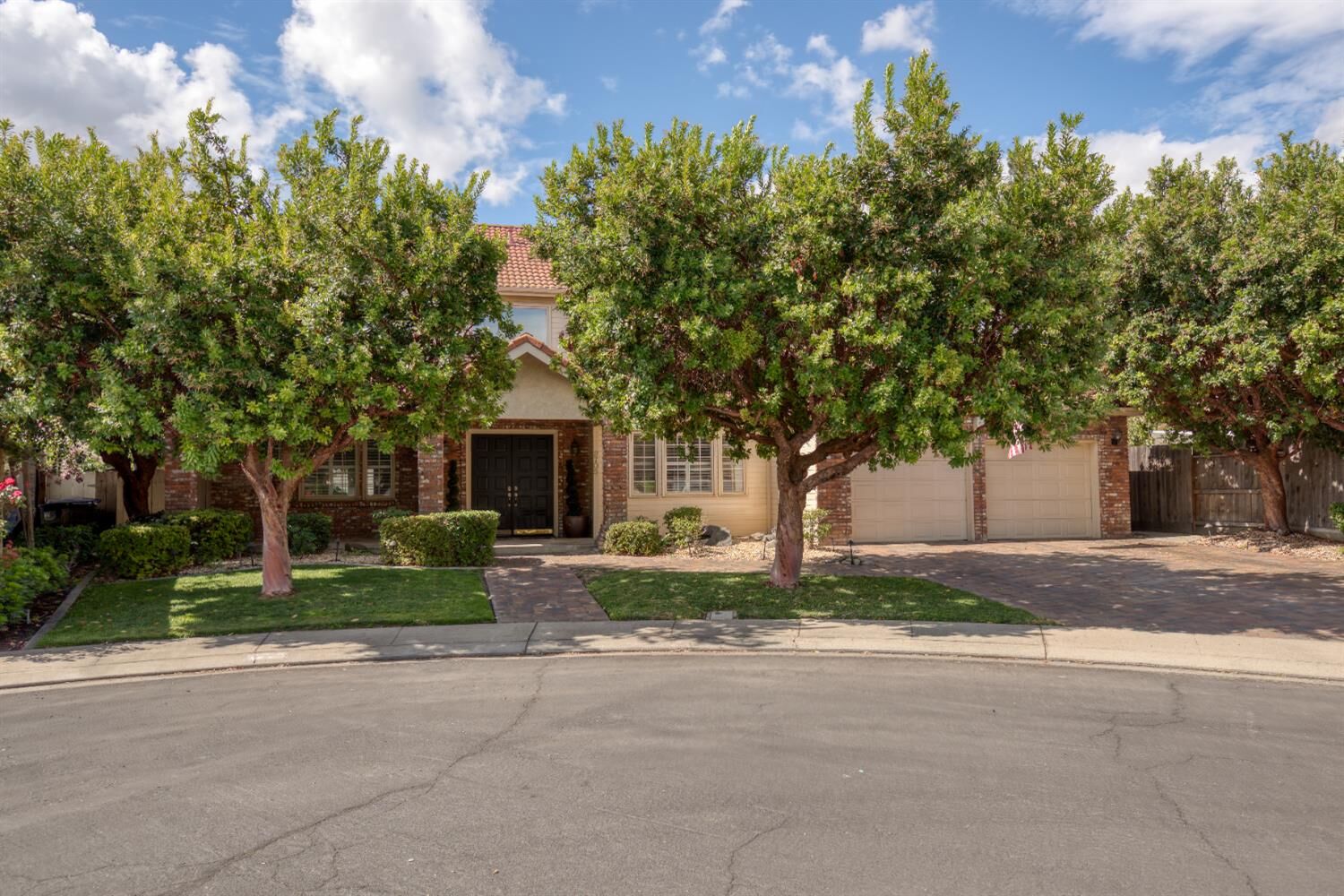 Property Photo: 2705 Lake Front Court CA 95355