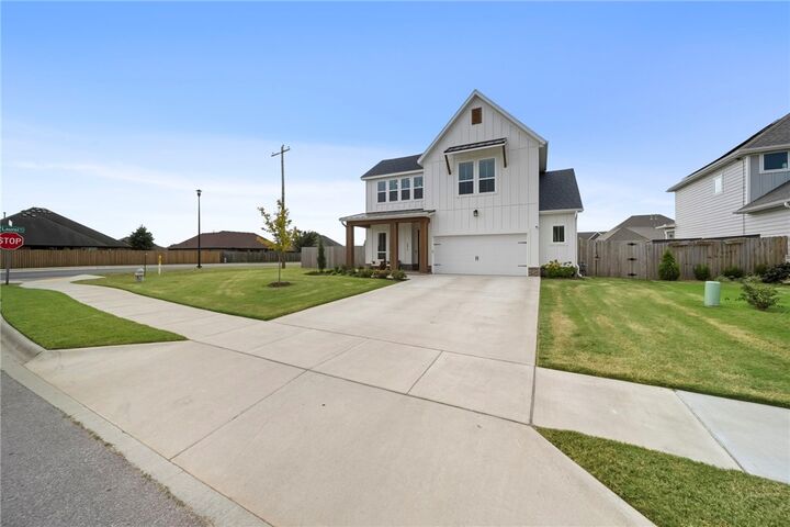 Property Photo:  2814 S 20th Street  AR 72758