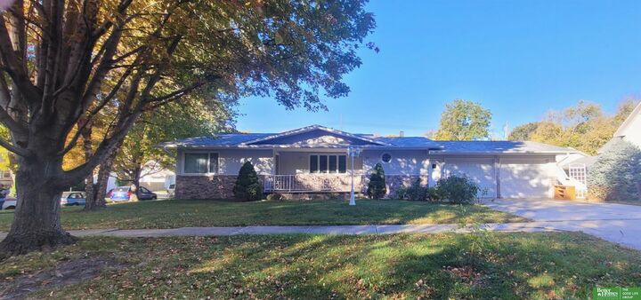 Property Photo: 707 N Beaver Avenue NE 68467