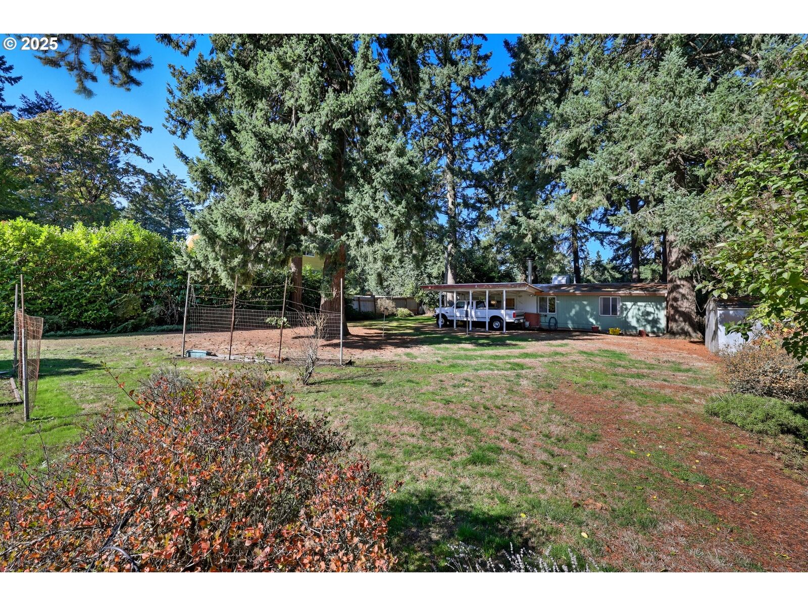 Property Photo:  12825 SE Lincoln St  OR 97233