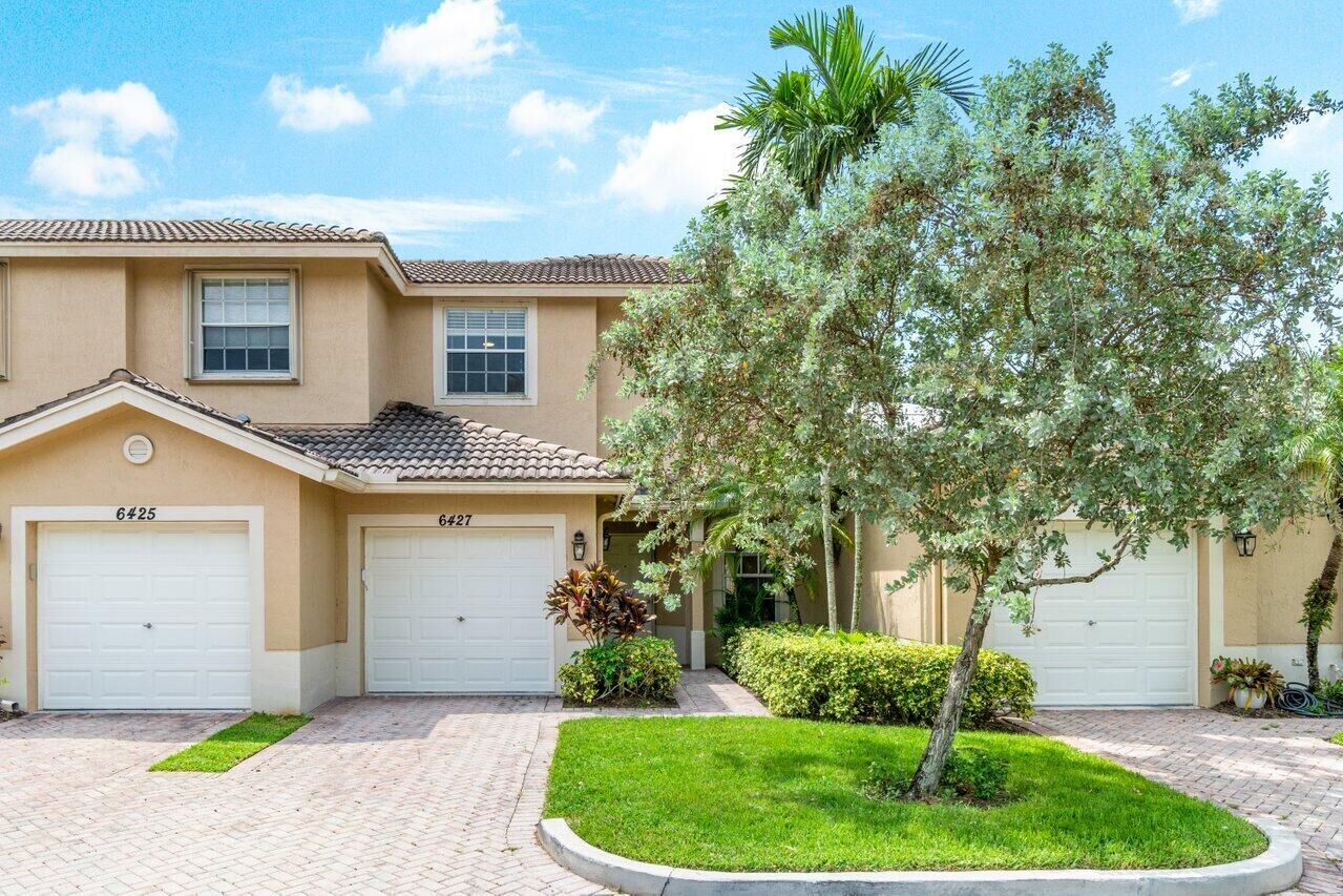 Property Photo: 6427 Park Lake Circle FL 33437