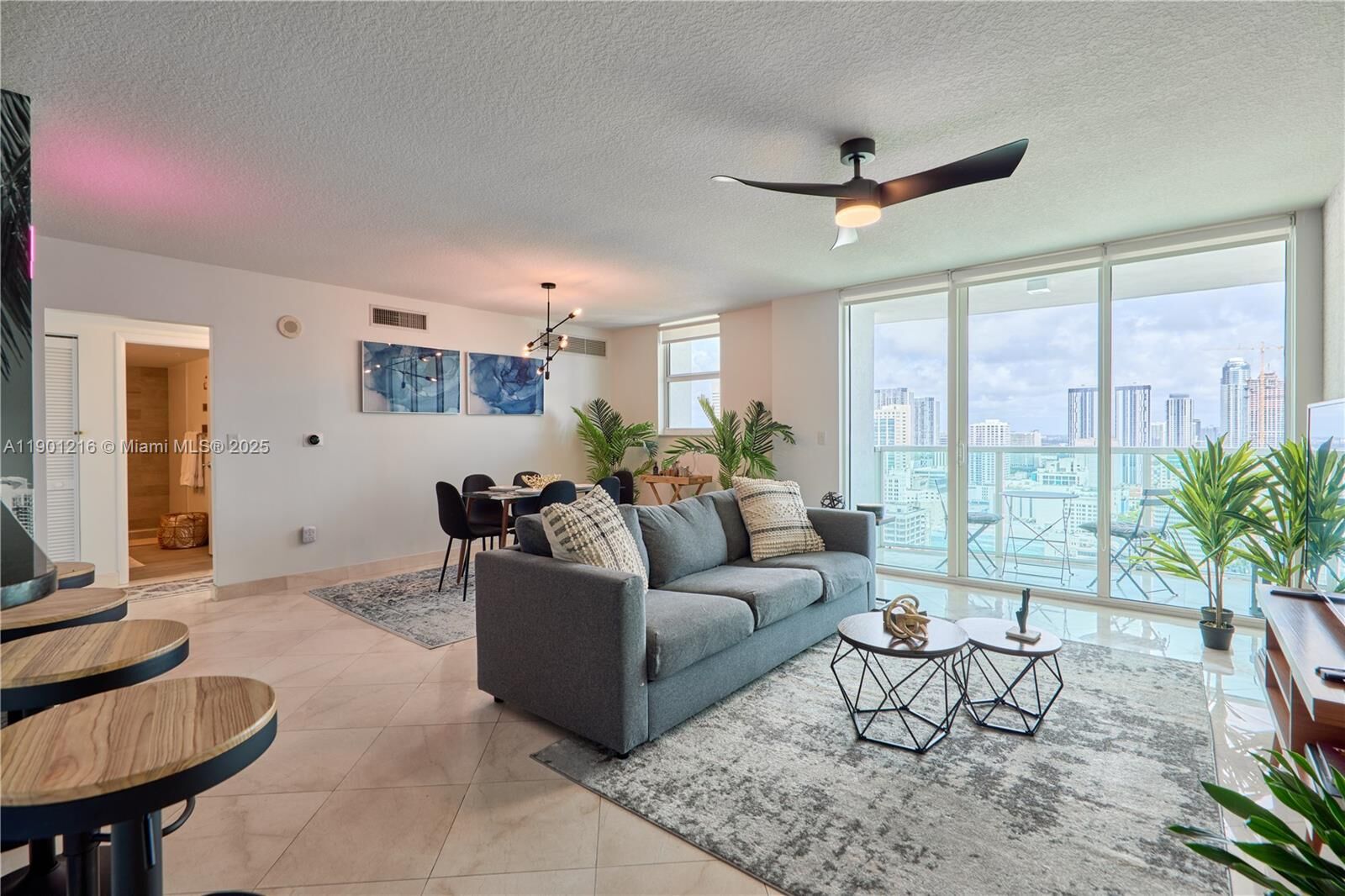 Property Photo: 31 SE 5th St 3201 FL 33131