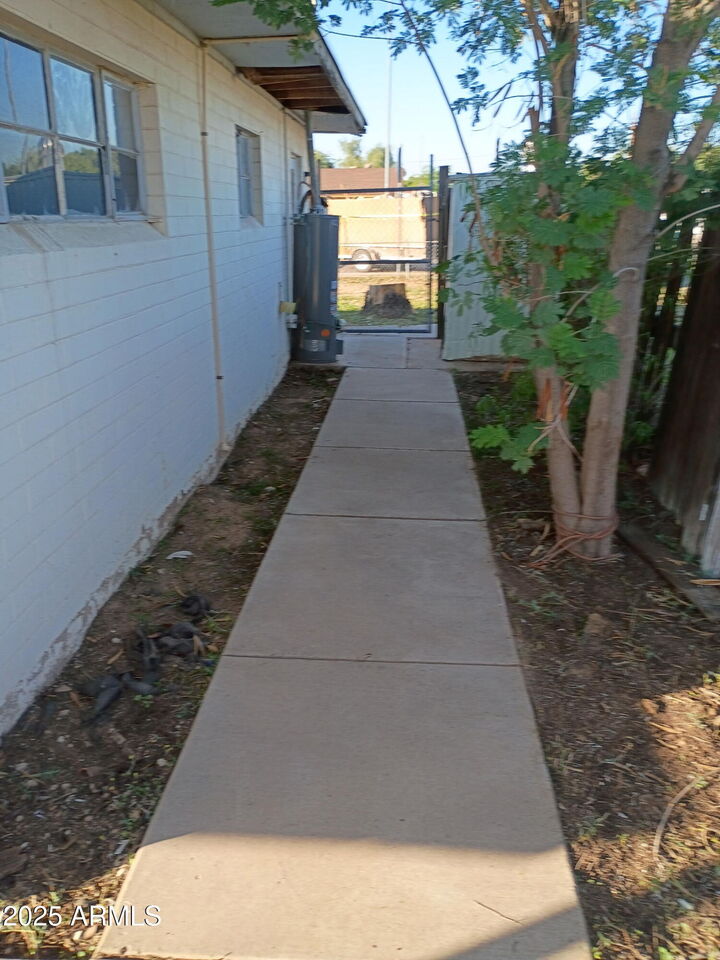 Property Photo: 705 W 2nd Place AZ 85201