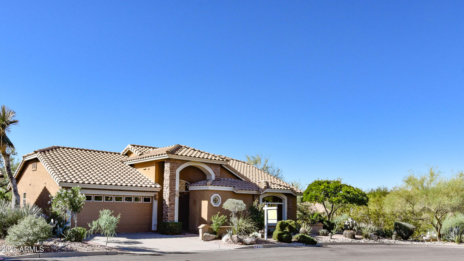 Property Photo:  8211 E Sonoran Way  AZ 85118 