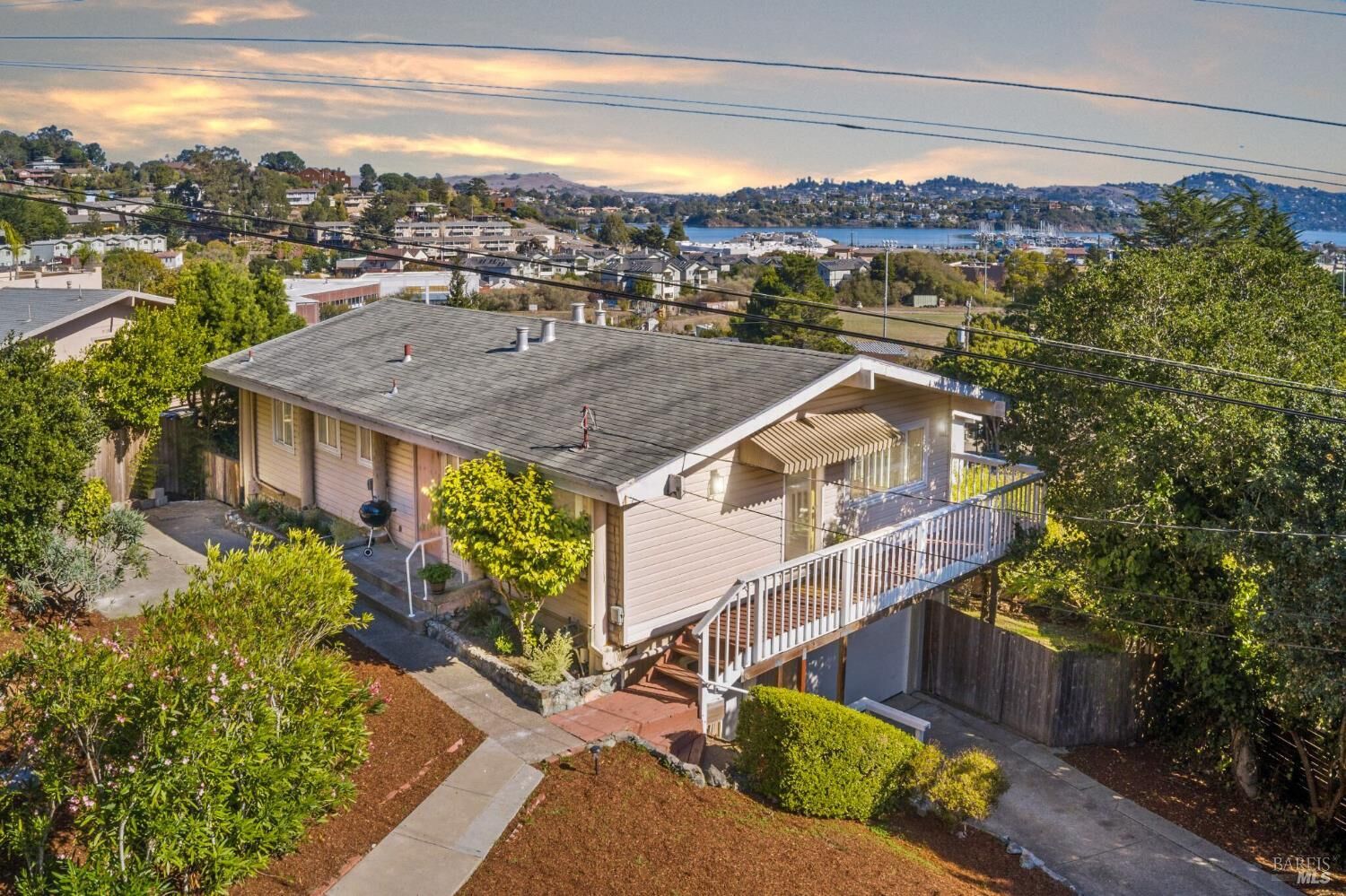 Property Photo:  16 Dutton Court  CA 94965