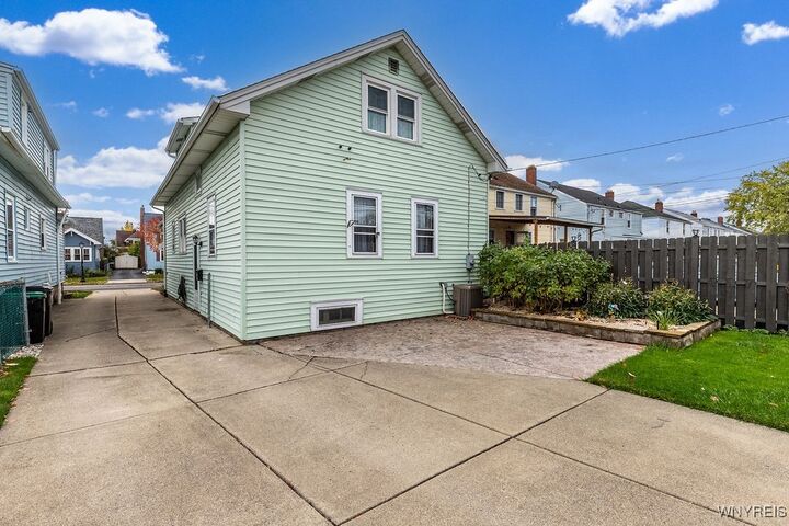 Property Photo:  277 Westgate Road  NY 14217