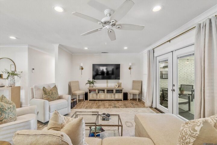 Property Photo:  935 Daventry Dr  LA 70808