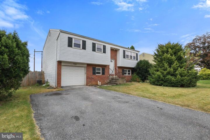 Property Photo:  4 E Schoolside Drive  PA 17055