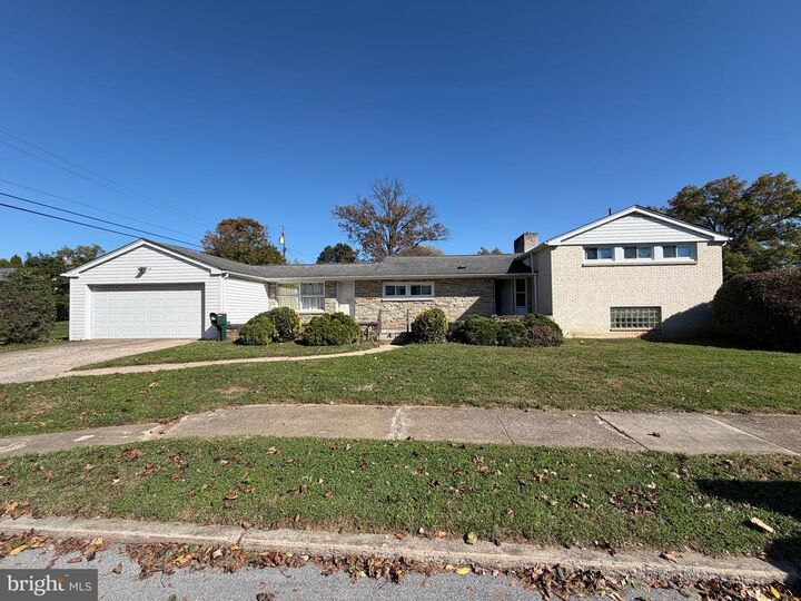 Property Photo:  1 Colgate Drive  PA 17011