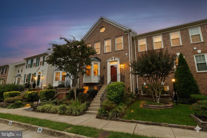 Property Photo: 6211 Glenshire Row VA 22315