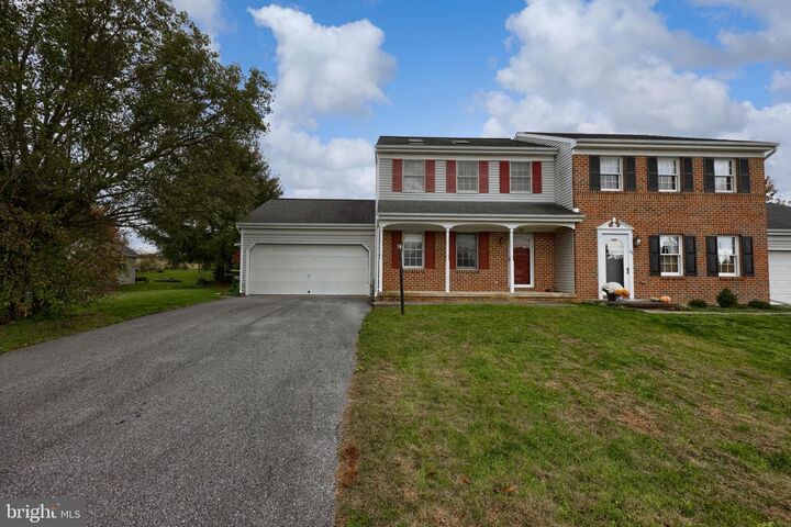 Property Photo:  28 Brookview Drive  PA 17543 