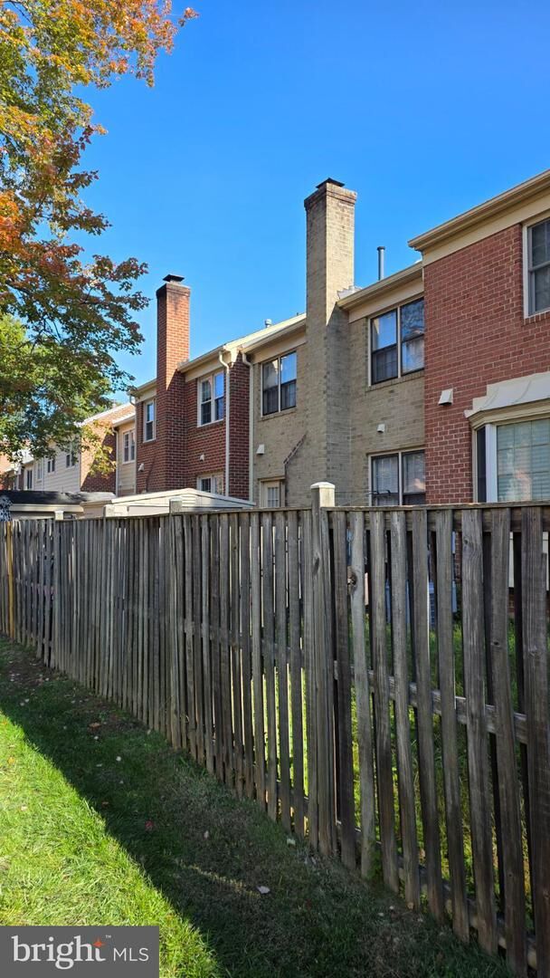 Property Photo:  4868 Carriagepark Road  VA 22032
