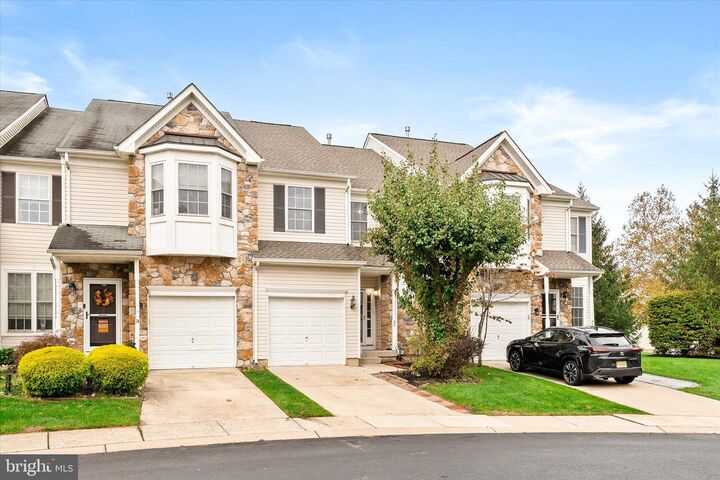 Property Photo:  35 Farmington Court  NJ 08505 