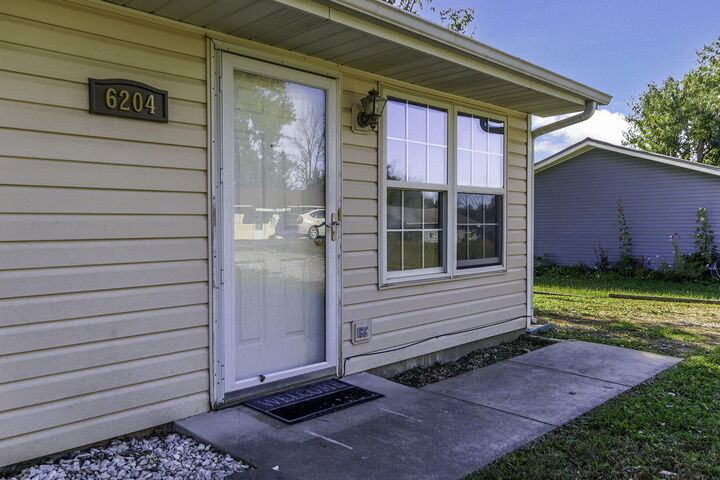 Property Photo:  6204 E Robin Ln  MO 65202