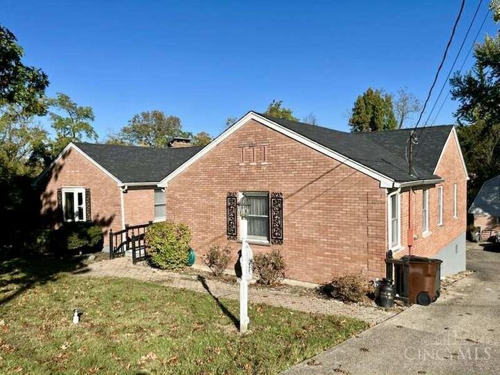 Property Photo: 3632 Crestnoll Lane OH 45211