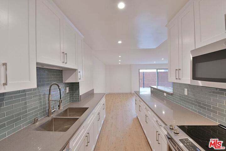 Property Photo:  136 S Palm Dr  CA 90212