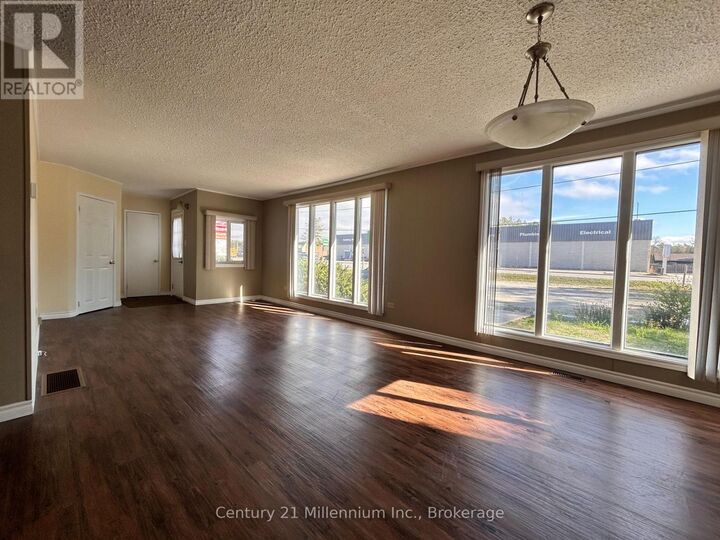 Photo de la propriété:  1310 Mosley Street  ON L9Z 2C9