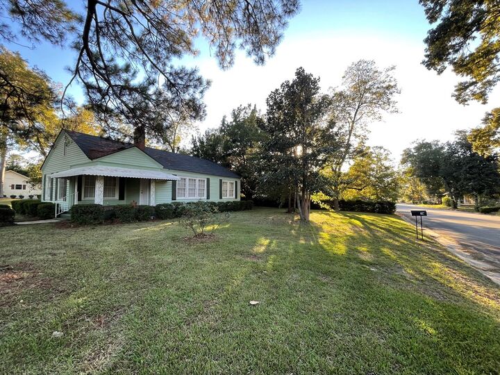 Property Photo: 316 E 18th Ave GA 31015
