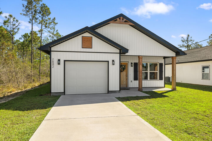 Property Photo: 2882 N 25th Avenue FL 32583